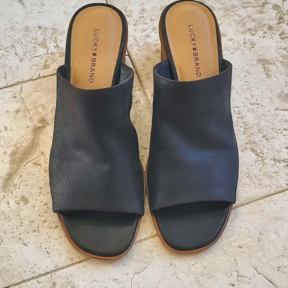 Lucky Brand Lutena Slide Sandal. Size 7.5